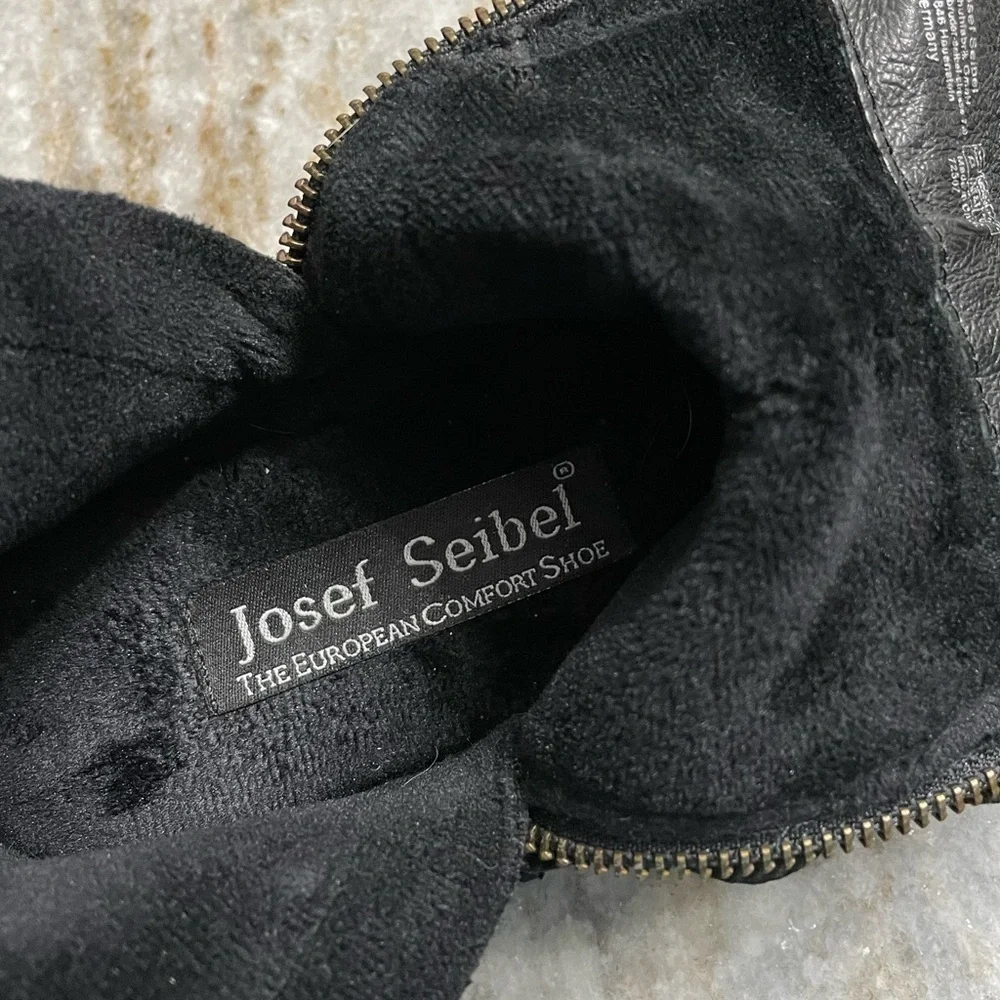Josef Seibel Naly 24 Ankle Black Leather Bootie